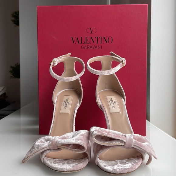 Valentino Garavani Pink Velvet Bow High Heel Sandals in Size 37.5! - Picture 4 of 11